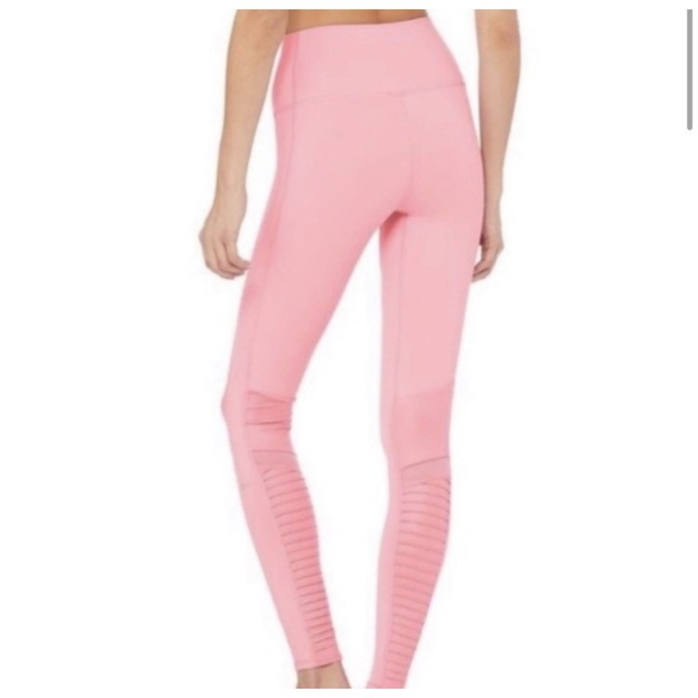 ALO YOGA MOTO ATHLETIC EXERCISE LOUNGING CASUAL LEGGINGS MACARON PINK SIZE SMALL